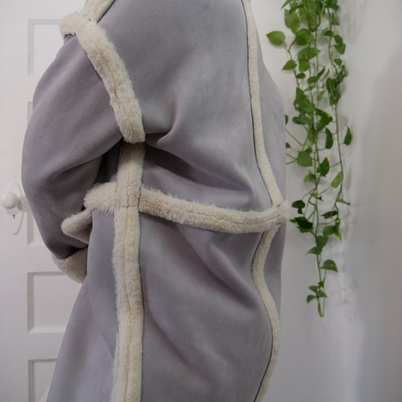 Colorblock pastel blue faux fur coat. Size: US S/XS Very soft and warm - Picture 14 of 14